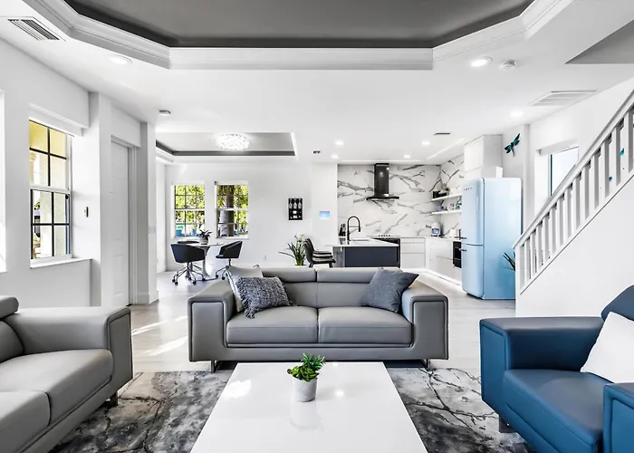 Chic & Cozy River District Townhouse